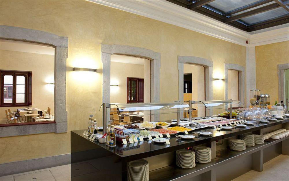 Pousada Palacio De Estoi - Small Luxury Hotels Of The World Exterior foto A buffet at a hotel