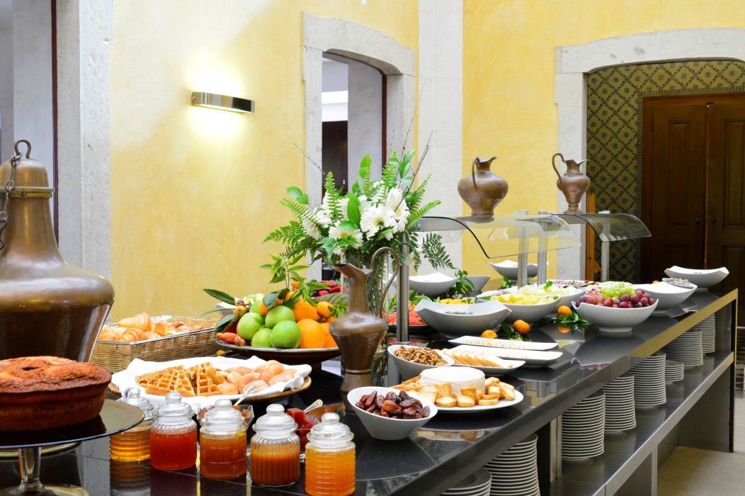 Pousada Palacio De Estoi - Small Luxury Hotels Of The World Exterior foto A buffet at a hotel