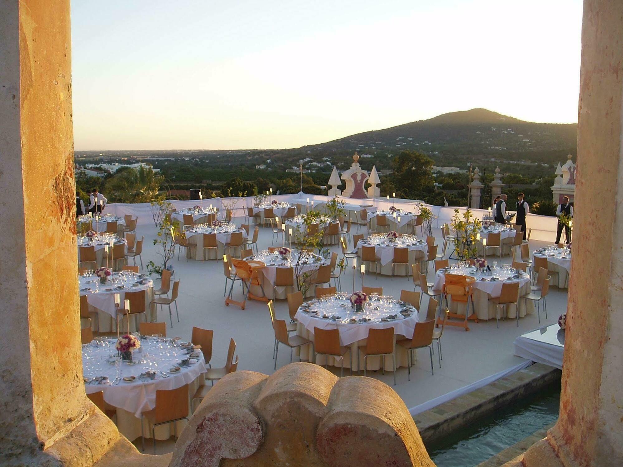 Pousada Palacio De Estoi - Small Luxury Hotels Of The World Exterior foto Wedding reception at the La Cueva de los Verdes